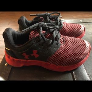 Boys underarmour shoes size 13